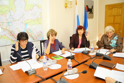 Комиссия по Регламенту рассмотрела ряд ходатайств о награждении Почетной грамотой Заксобрания 